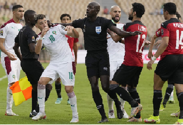 عقوبات قاسية من الكاف بعد أحداث مباراة المغرب ومصر