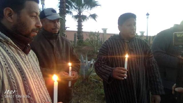 الحرمان من الربط الرحامنة: الكهرباء يدفع الأسر بجلود تمانيرت للاحتجاج أمام عمالة
