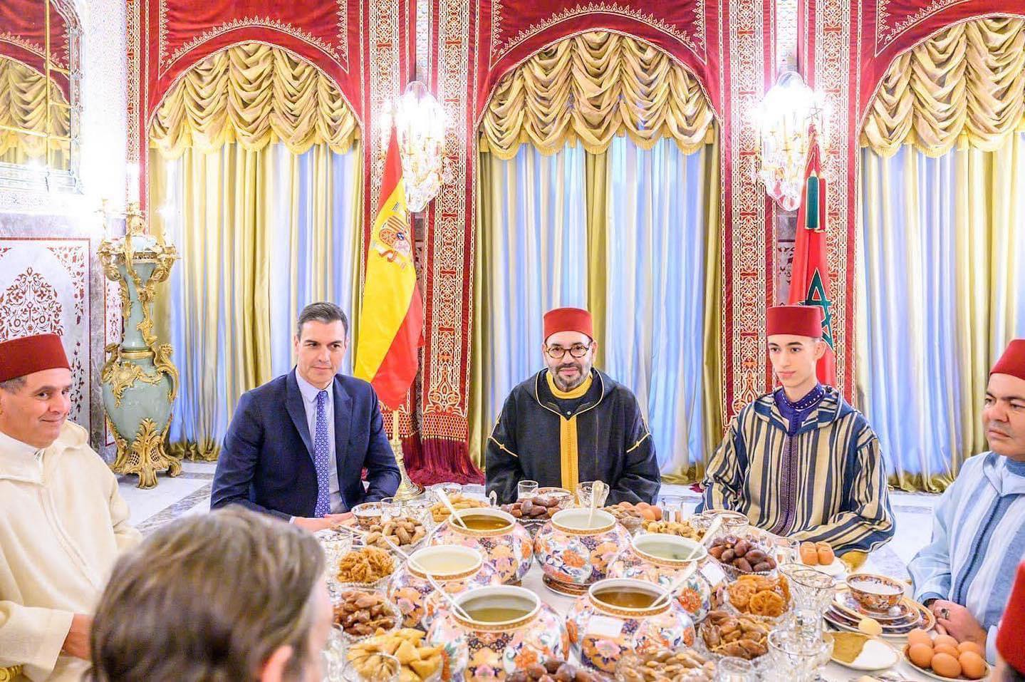 الملك يقيم مأدبة إفطار على شرف رئيس الحكومة الاسبانية بيدرو سانشيز