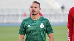 وفاة لاعب منتخب الجزائر للمحليين بلال بن حمودة في حادث سير