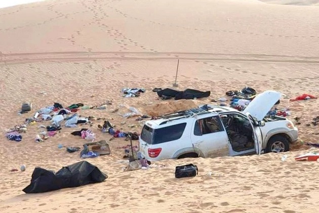 انتشال 20 جثة من سيارة متوقفة جنوب مدينة الكفرة جنوب شرق ليبيا ، باتجاه الحدود التشادية