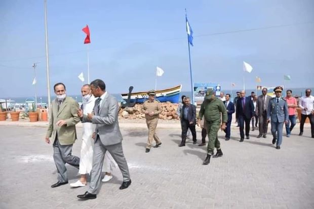 عامل إقليم تيزنيت يشرف على حفل رفع اللواء الأزرق بشاطئ سيدي موسى أكلو