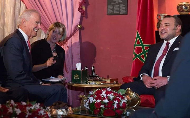 الملك محمد السادس يجدد لبايدن حرصه على الارتقاء بالشراكة مع الولايات المتحدة :