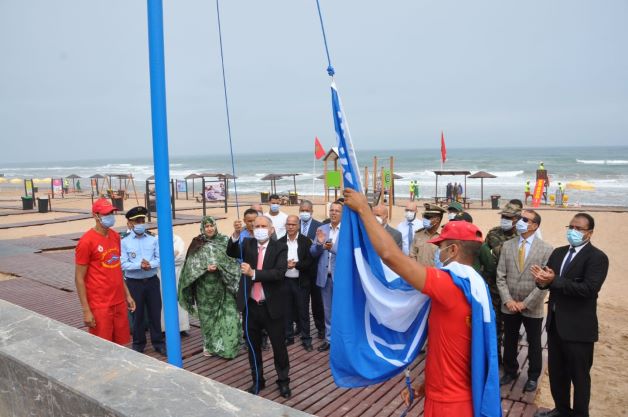 سيدي إفني: عامل الإقليم يشرف على رفع اللواء الأزرق بشاطئ سيدي إفني