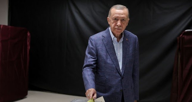 رجب طيب أردوغان يدلي بصوته في الانتخابات التركية