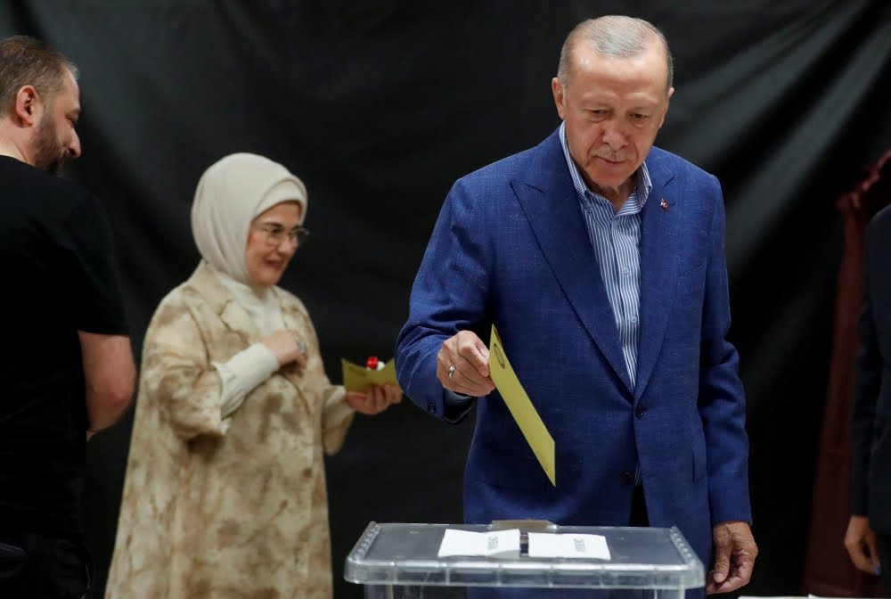 إردوغان يتصدر نتائج الانتخابات الرئاسية التركية بعد فرز نحو نصف الأصوات