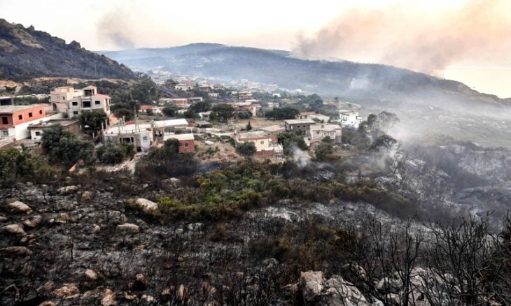 حرائق الغابات في الجزائر.. المغرب يعزي في الضحايا ويتمنى الشفاء للمصابين