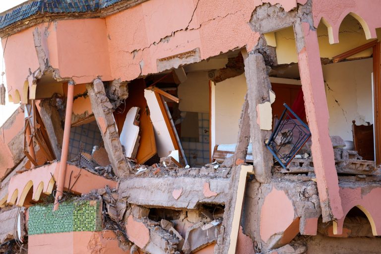 وزارة التعليم تعلن تعليق الدراسة بالمناطق المتضررة من الزلزال واستمرارها بباقي المؤسسات