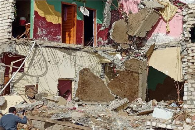 مراكش…نجاة 3 اشخاص من موت محقق بعد انهيار واجهة المنزل.