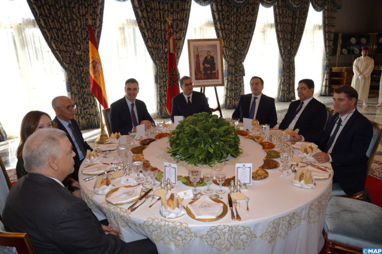الملك يقيم مأدبة غداء على شرف رئيس الحكومة الإسبانية