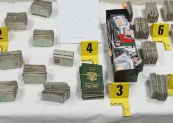 توقيف شخص بتهمة النصب والاحتيال وحجز وثائق مزورة بمنزل المشتبه فيه بطنجة