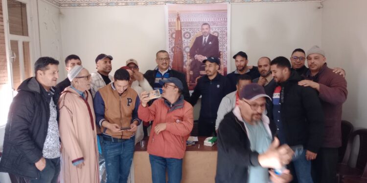 مهنيي سيارة الأجرة بمدينة القليعة يجددون الثقة في السيد حسن اخراز كرئيس للجمعية للولاية المقبلة تعزيزا للاستقرار واستمرار النجاح
