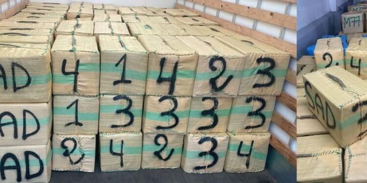 مولاي بوسلهام.. إحباط محاولة لتهريب خمسة أطنان و758 كيلوغراما من مخدر الشيرا وتوقيف شخصين