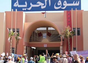 مذخل مربد سوق الحرية لإنزكان يعرقل حركة المرور في مدار مرجان انزكان