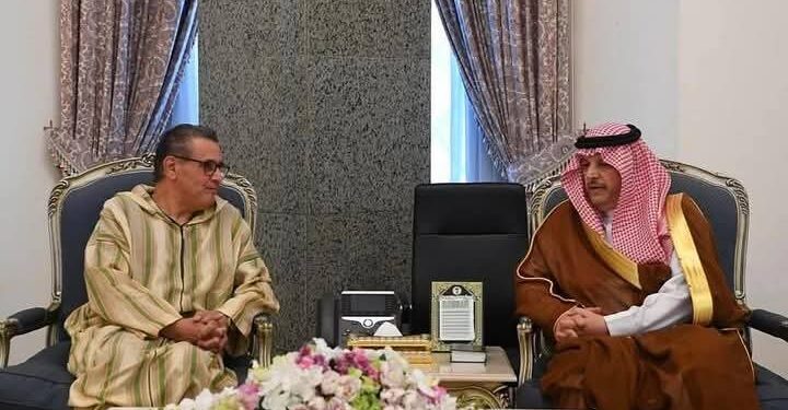 أخنوش يصل إلى المدينة المنورة لزيارة المسجد النبوي