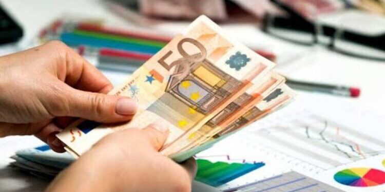 تحويلات المهاجرين المغاربة تسجل 9.45 مليارات درهم في بداية 2025