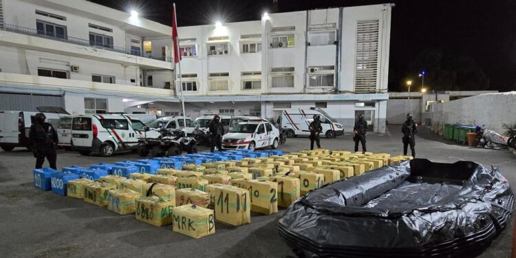 أمن أكادير يوقف ستينياً متورطاً في شبكة للتهريب الدولي ويحجز أزيد من أربعة أطنان من الشيرا
