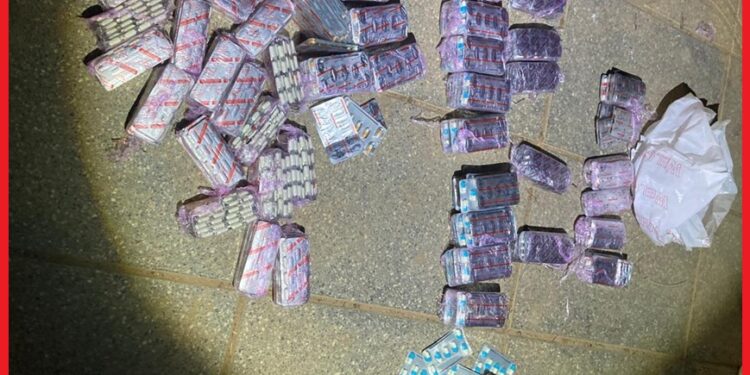 أمن أحفير يوقف شخصين ويحجز 5000 قرص مخدر قادمين من شمال المملكة