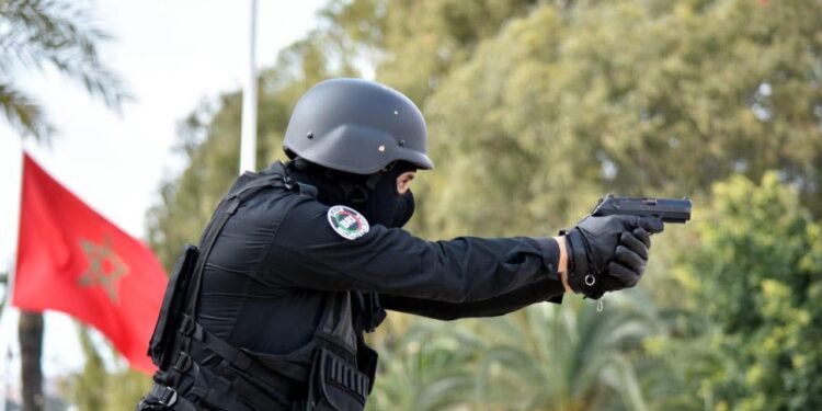 مفتش شرطة بأولاد تايمة يضطر لاستعمال سلاحه الوظيفي لتوقيف مروج مخدرات عرض الأمنيين لاعتداء خطير