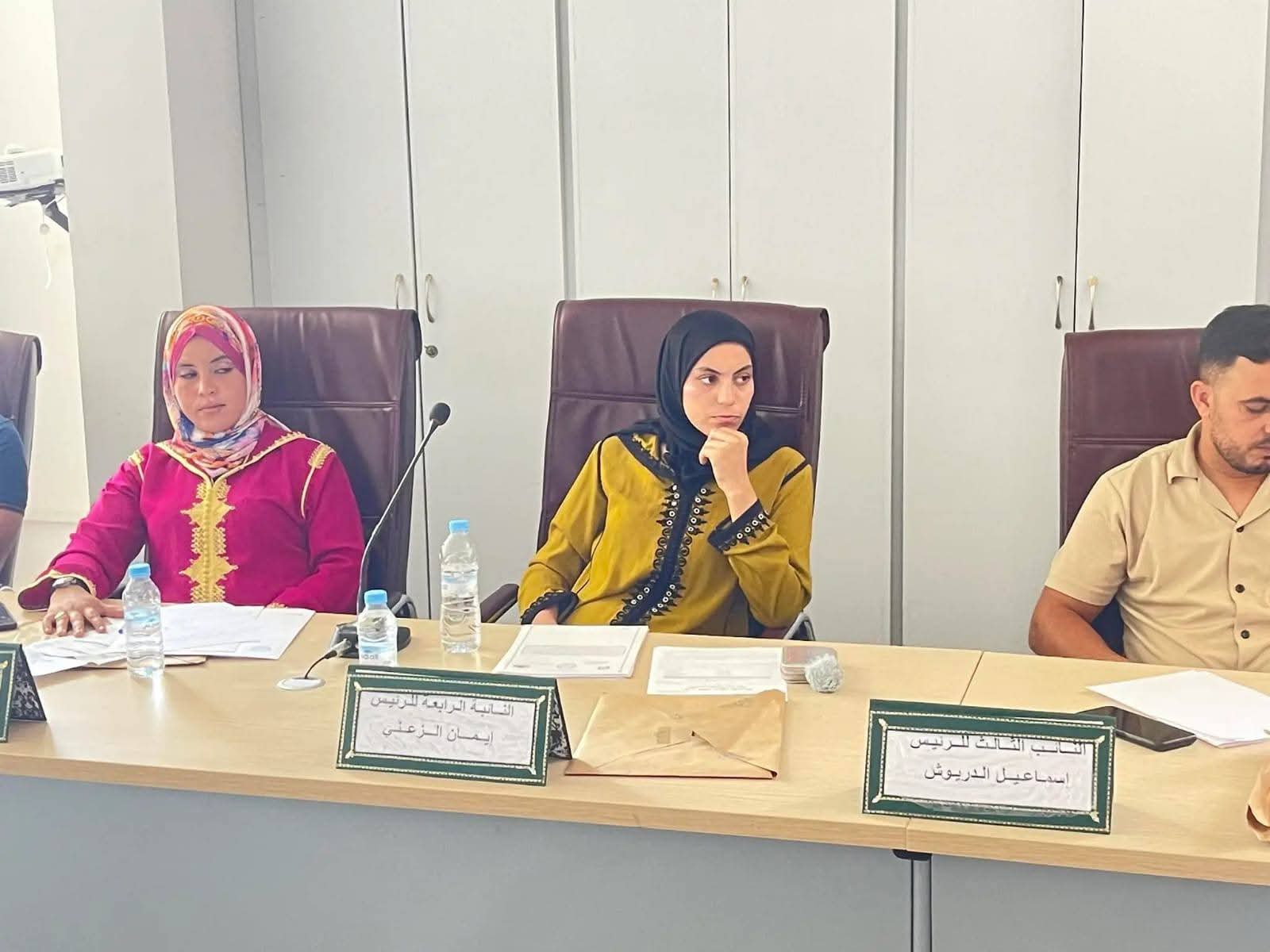 استقالة مفاجئة لإيمان الزعني من مجلس جماعة سوق الطلبة تثير الجدل في إقليم العرائش