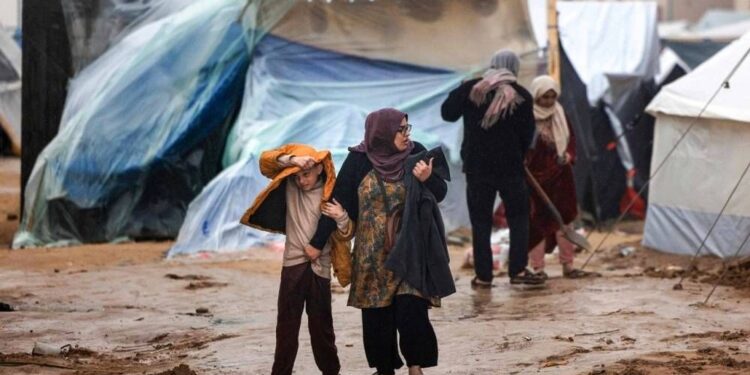 عاصفة شتوية تحصد أرواح 16 شخصاً في غزة