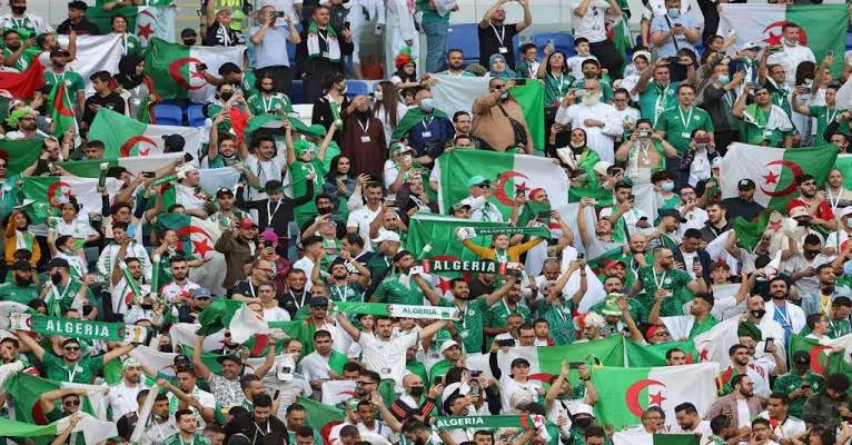تجمّع جماهيري جزائري كبير بساحة جامع الفنا قبل مواجهة نيجيريا