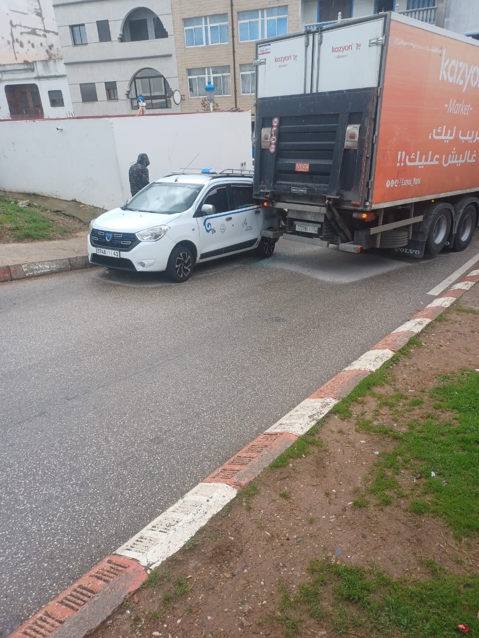 حادثة  بالفنيدق تعيد إلى الواجهة إشكالية تهور الشاحنات الثقيلة