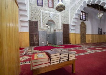فاس.. مختل عقلي يقتحم مسجداً ويتسبب في حالة هلع وسط المصلين