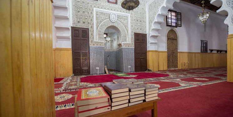 فاس.. مختل عقلي يقتحم مسجداً ويتسبب في حالة هلع وسط المصلين