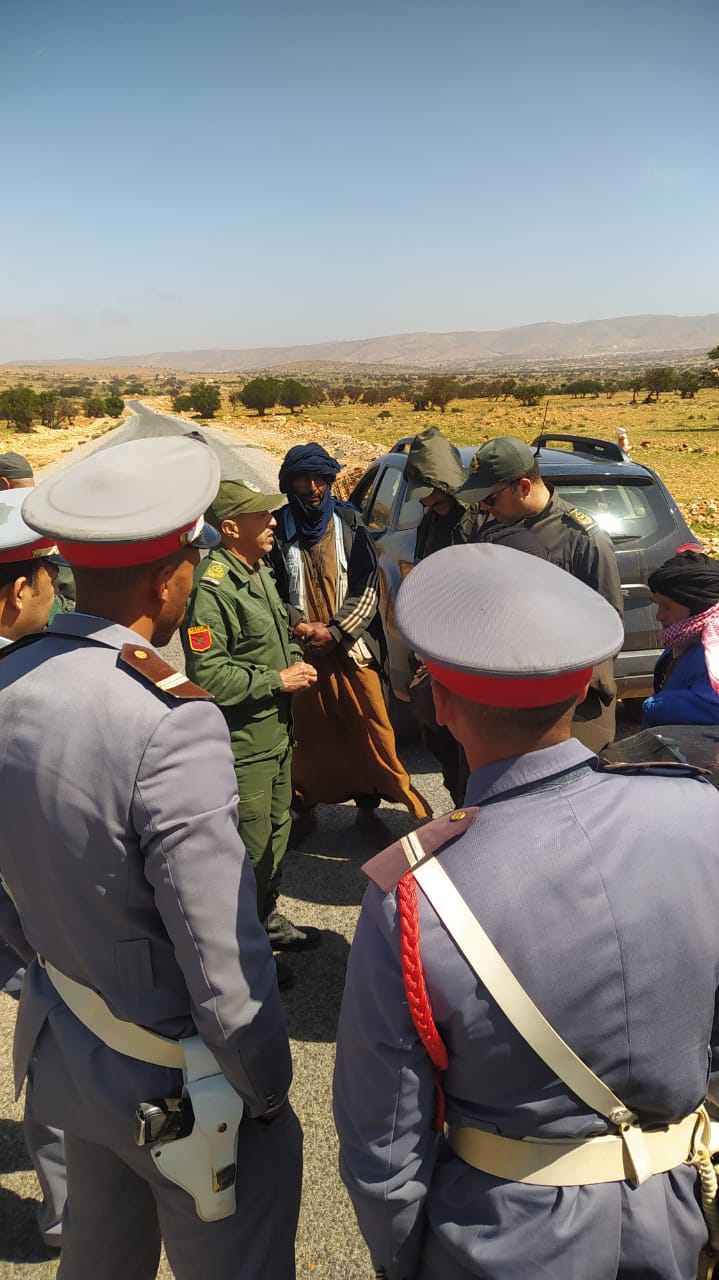 اللجنة المشتركة بقيادة قائد اثنين أملو تنكرفا تباشر تدخلات ميدانية وتعوض متضرراً بـ1500 درهم