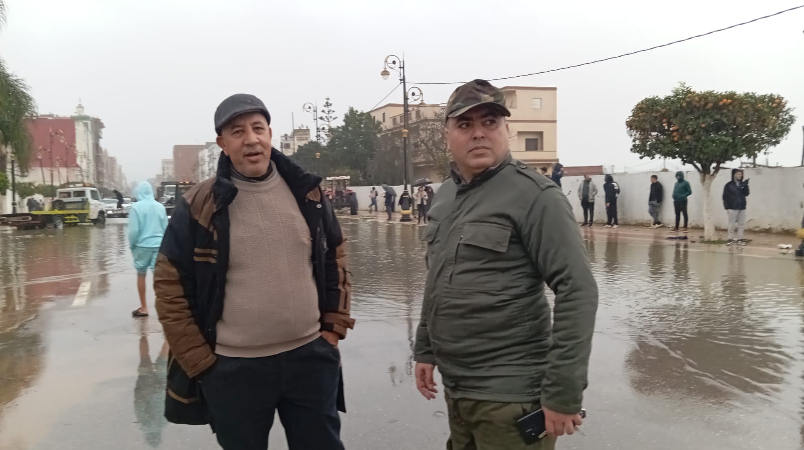 رجال سلطة القرب في قلب العاصفة… نماذج وطنية تُجسد التضحية خلال فيضانات القصر الكبير وزعرورة